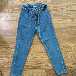 Stylish Blue Cropped Jeans with Belt